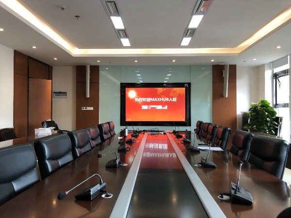 为什么MAXHUB香蕉视频污黄下载比投影仪贵，用过以后会议效率明显提高！